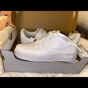 NIKE WOMANS AIR FORCE 1